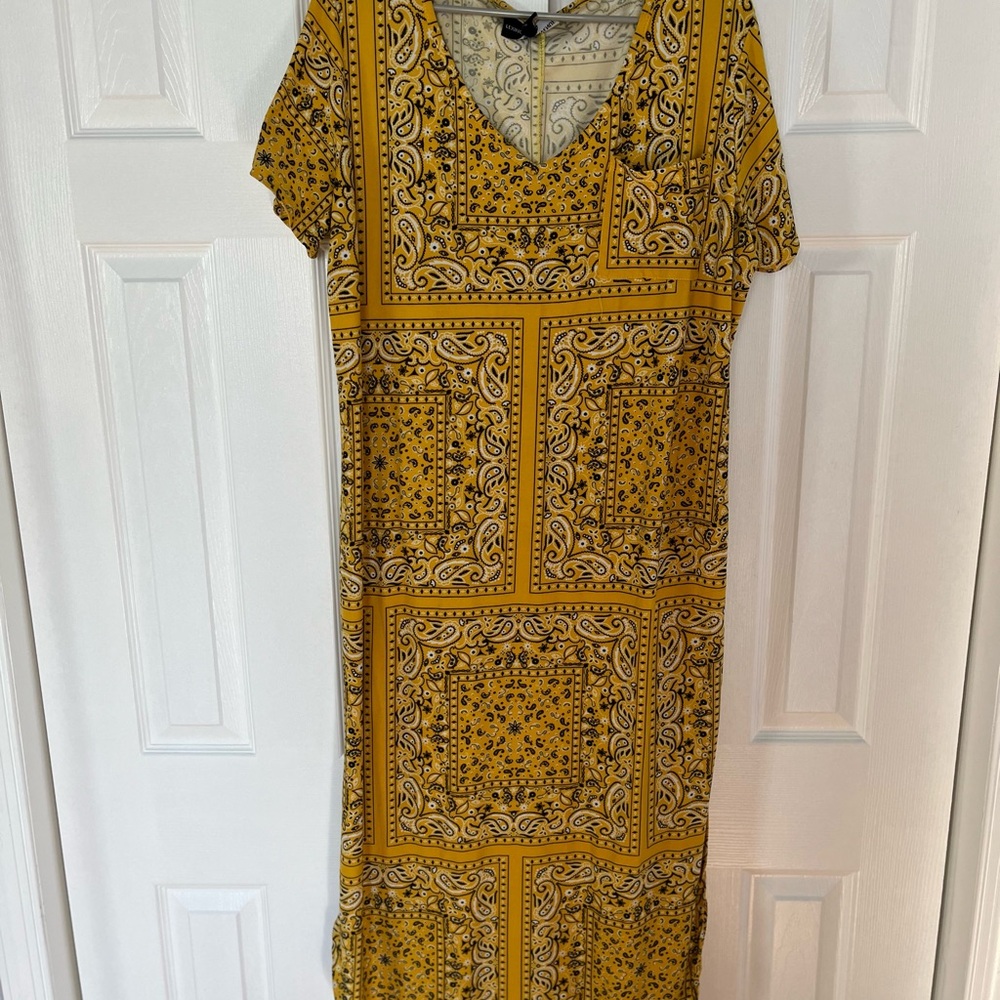 Chic Yellow Patterned Maxi Dress - image 1